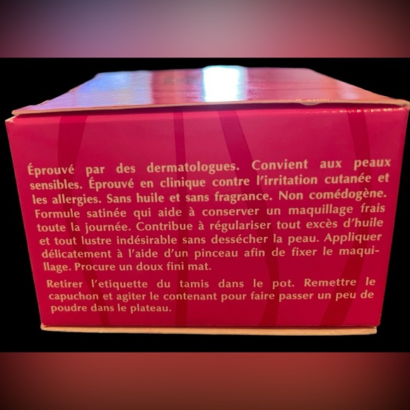 Mary Kay Signature Loose Powder - Picture 6 of 8